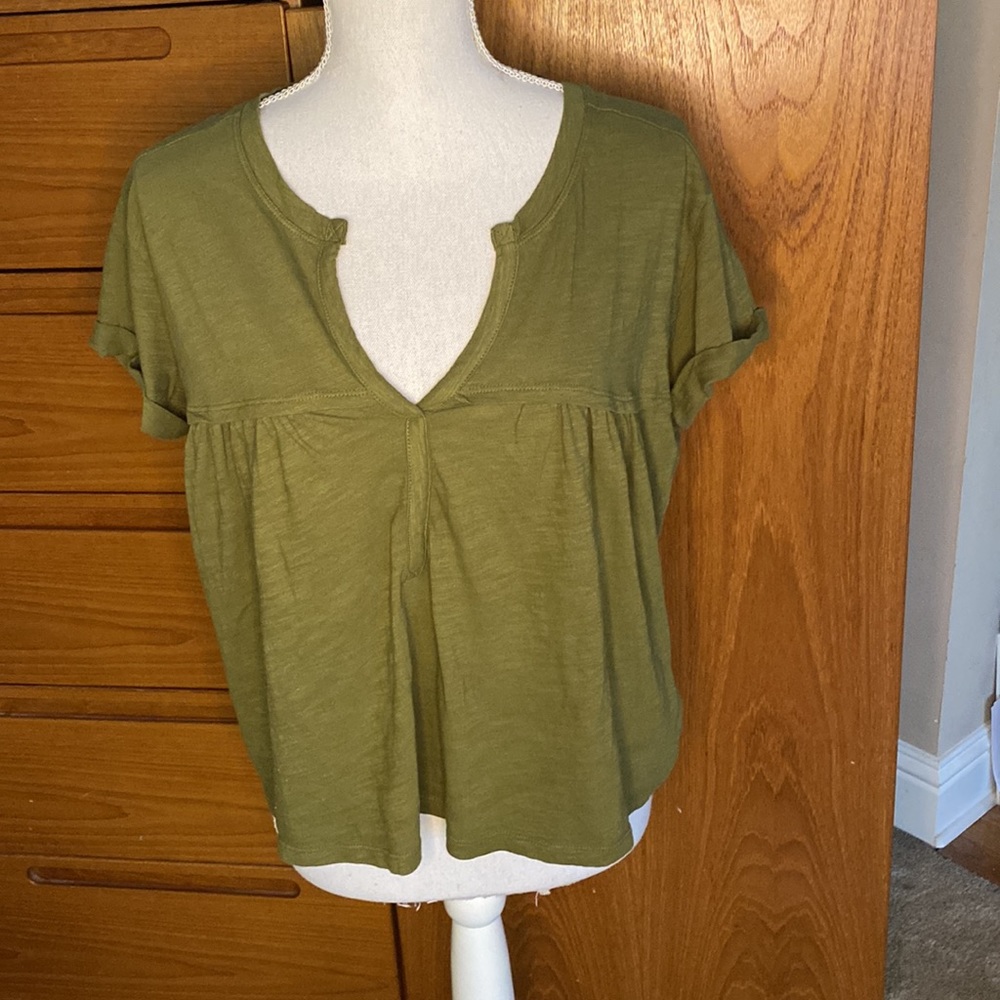 NWOT Pilcro brand olive colored short sleeved  top size small